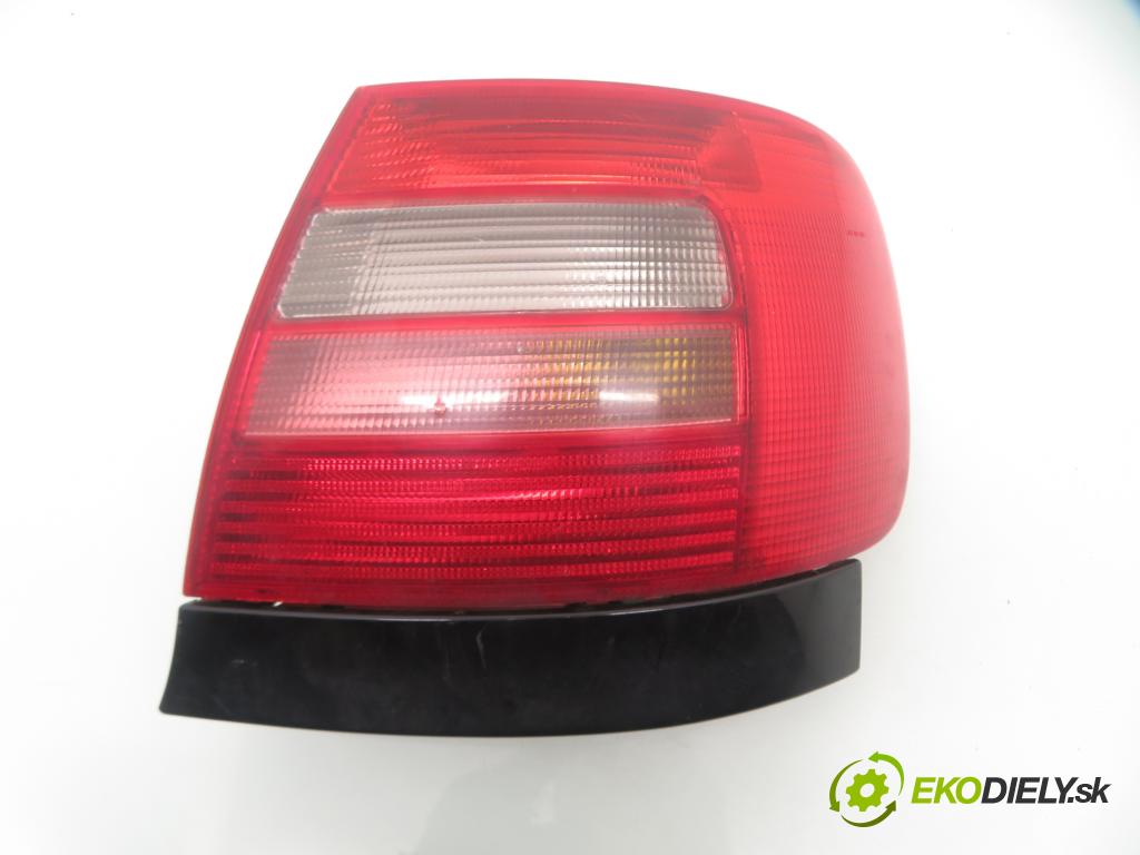 AUDI A4 (8D2, B5) SEDAN 1998 74,00 1.6 - AHL 1595,00 Svetlo pravé zadné