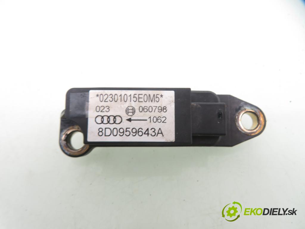 AUDI A4 (8D2, B5) KOMBI 1997 92,00 1.8 - ADR 1781,00 Snímač nárazu 8D0959643A (Snímač nárazu)