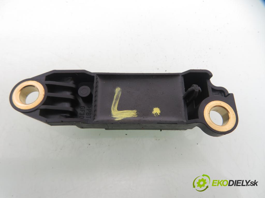 AUDI A4 (8D2, B5) KOMBI 1997 92,00 1.8 - ADR 1781,00 Snímač nárazu 8D0959643A (Snímač nárazu)