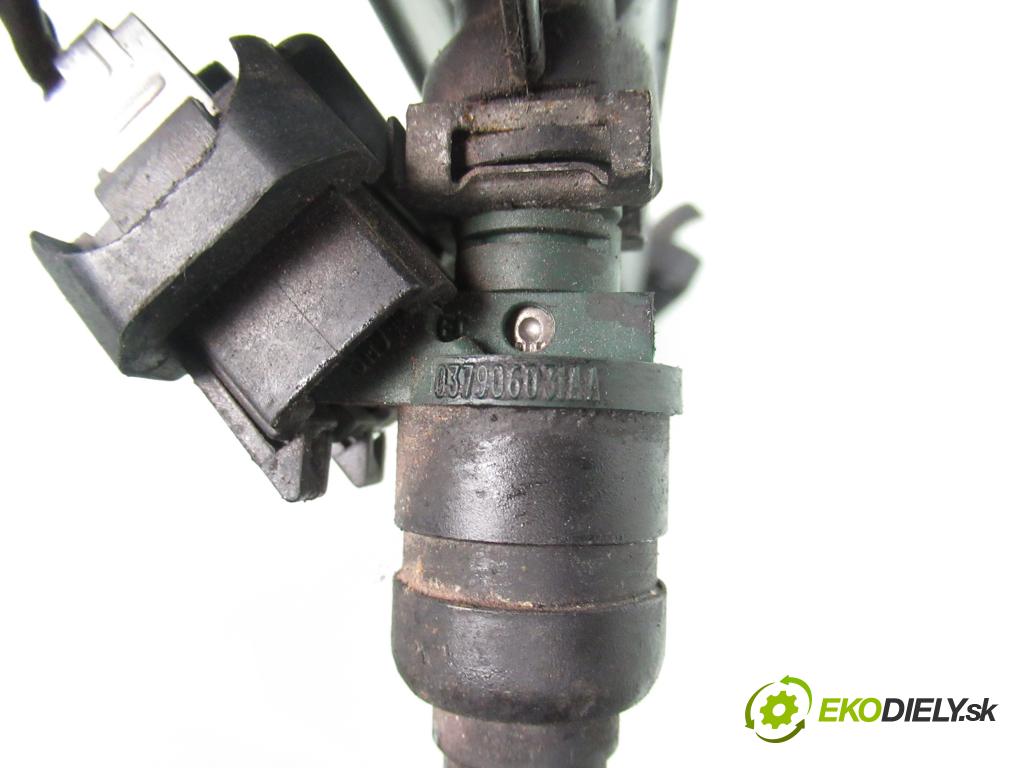 VW GOLF IV (1J1) HB 1998 74,00 1.6 - AKL 1595,00 Lišta vstrekovacia 06A133317A ; 037906031AA (Vstrekovacia lišta)