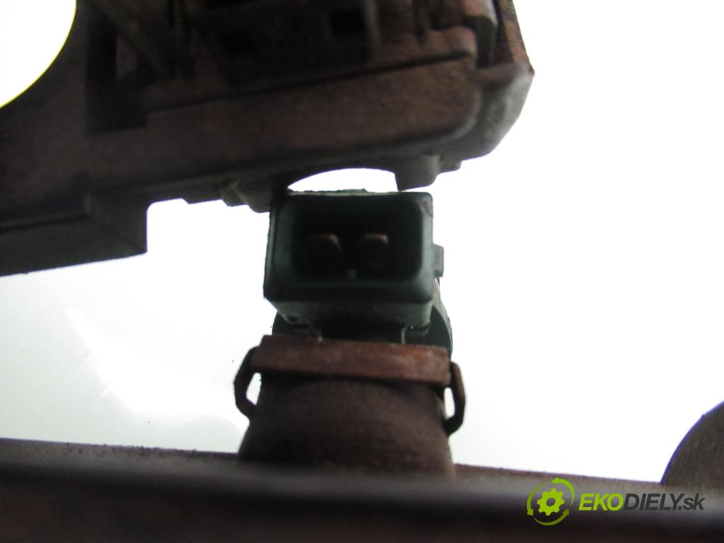 VW GOLF IV (1J1) HB 1998 74,00 1.6 - AKL 1595,00 lišta vstřikovací 06A133317A ; 037906031AA (Vstřikovací lišta)