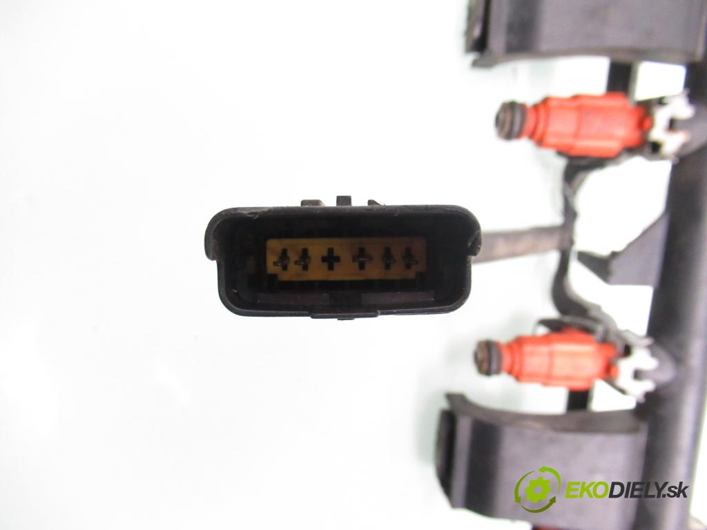 PEUGEOT 307 SW (3H) KOMBI 2002 81,00 1.6 16V - NFU (TU5JP4) 1587,00 Lišta vstrekovacia 9636520780 ; 0280156034 (Vstrekovacia lišta)