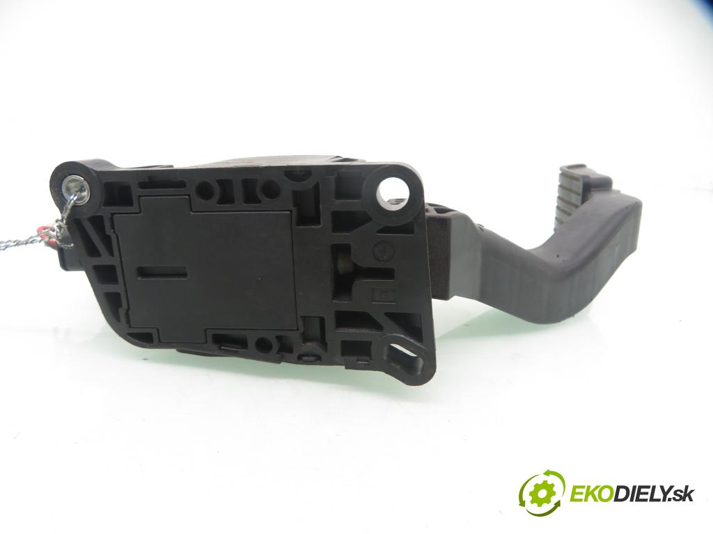 CITROEN C3 I (FC_) HB 2006 44,00 1.1 i - HFX (TU1A) 1124,00 Potenciometer plynu 0280755084 ; 9680756880 ; F00C3E2080 (Potenciometer plynového pedálu)