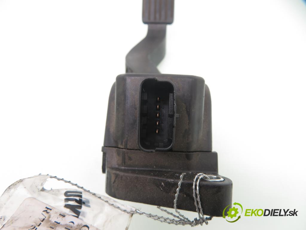 CITROEN C3 I (FC_) HB 2006 44,00 1.1 i - HFX (TU1A) 1124,00 Potenciometer plynu 0280755084 ; 9680756880 ; F00C3E2080 (Potenciometer plynového pedálu)