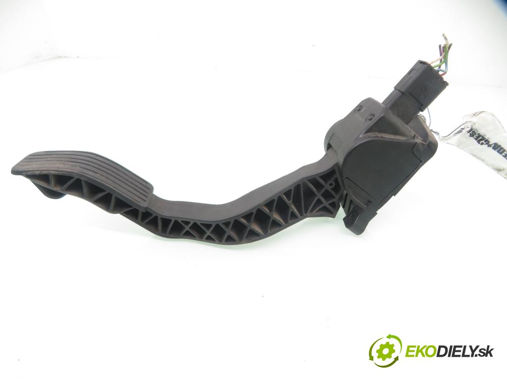 CITROEN C3 I (FC_) HB 2006 44,00 1.1 i - HFX (TU1A) 1124,00 Potenciometer plynu 0280755084 ; 9680756880 ; F00C3E2080 (Potenciometer plynového pedálu)