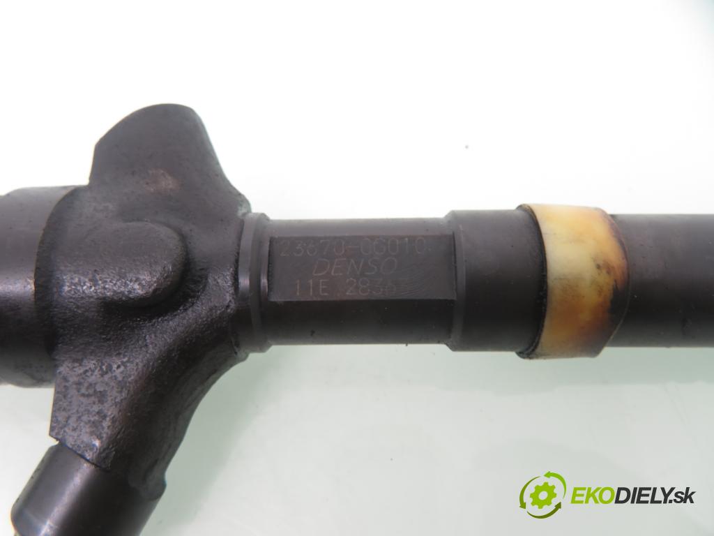 TOYOTA AVENSIS Station Wagon (_T22_) KOMBI 2001 81,00 2.0 D-4D 110 - 1CD-FTV 1995,00 vstrekovač 236700G010 (Vstrekovač paliva)