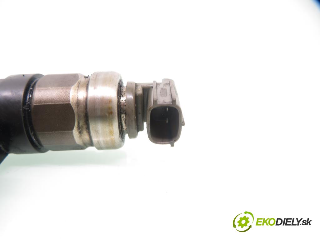 TOYOTA AVENSIS Station Wagon (_T22_) KOMBI 2001 81,00 2.0 D-4D 110 - 1CD-FTV 1995,00 vstrekovač 236700G010 (Vstrekovač paliva)