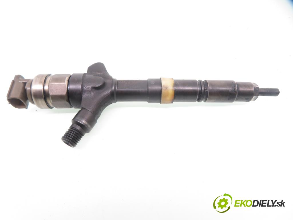 TOYOTA AVENSIS Station Wagon (_T22_) KOMBI 2001 81,00 2.0 D-4D 110 - 1CD-FTV 1995,00 vstrekovač 236700G010 (Vstrekovač paliva)