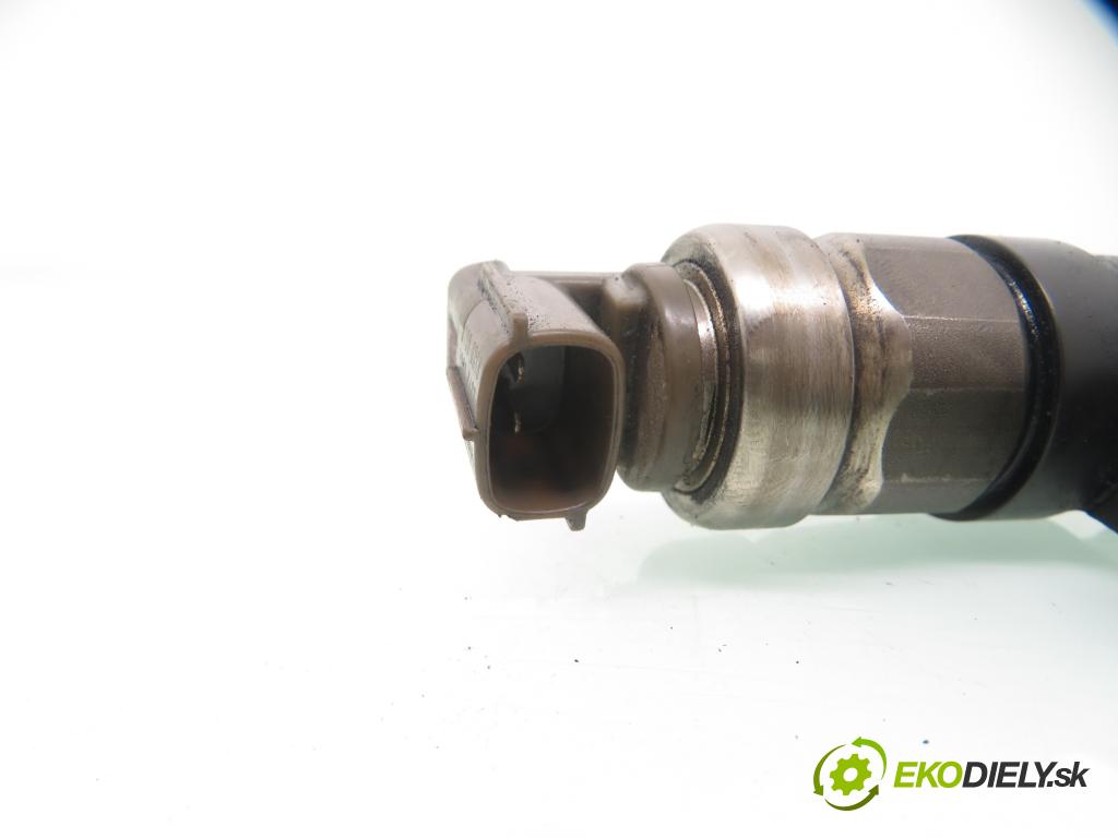 TOYOTA AVENSIS Station Wagon (_T22_) KOMBI 2001 81,00 2.0 D-4D 110 - 1CD-FTV 1995,00 vstrekovač 236700G010 (Vstrekovač paliva)