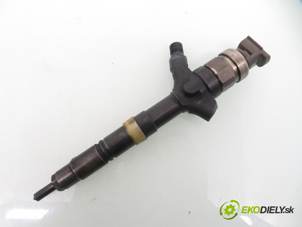 TOYOTA AVENSIS Station Wagon (_T22_) KOMBI 2001 81,00 2.0 D-4D 110 - 1CD-FTV 1995,00 vstrekovač 236700G010 (Vstrekovač paliva)