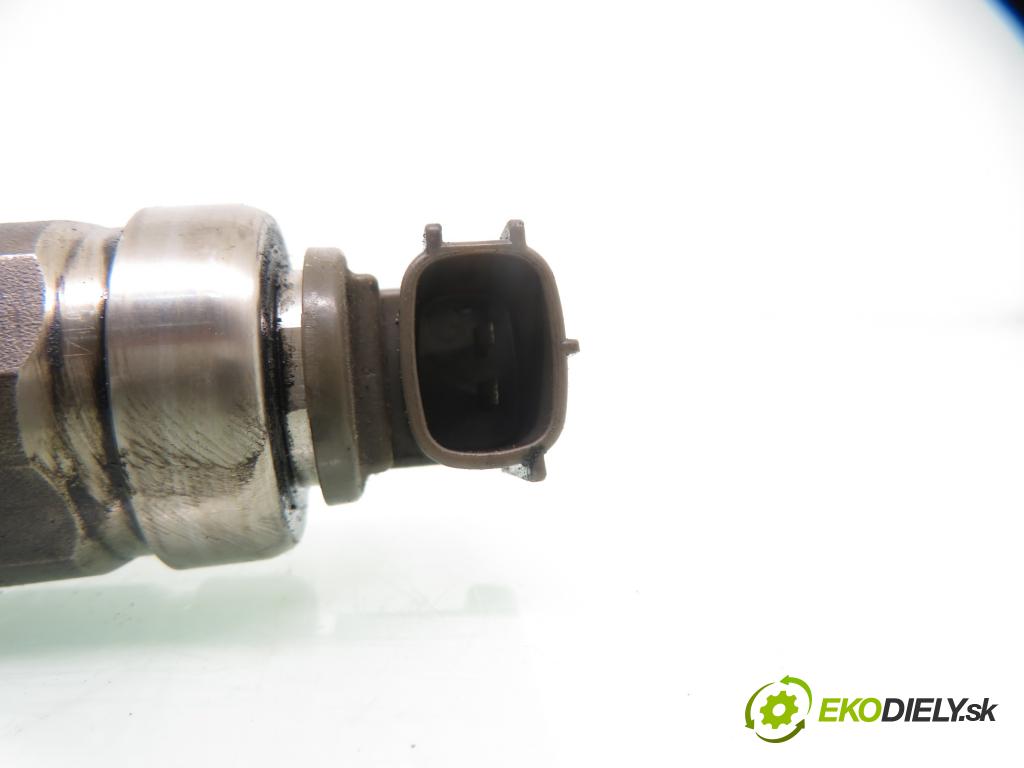 TOYOTA AVENSIS Station Wagon (_T22_) KOMBI 2001 81,00 2.0 D-4D 110 - 1CD-FTV 1995,00 vstrekovač 236700G010 (Vstrekovač paliva)