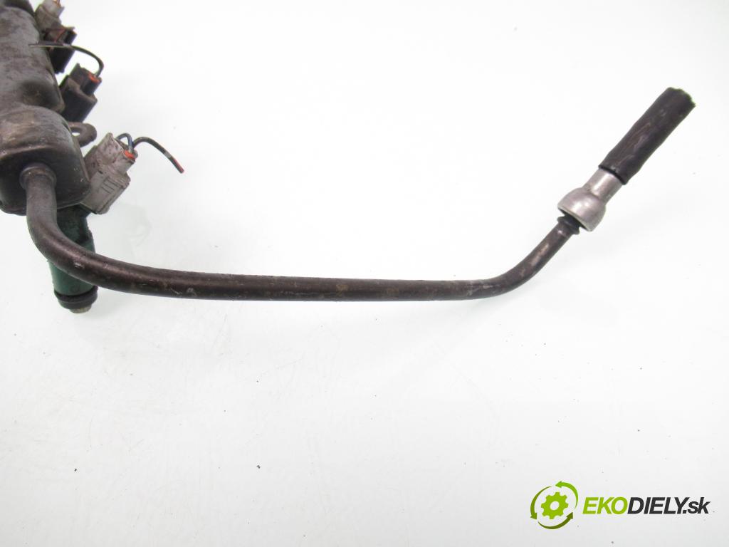 TOYOTA YARIS VERSO (_P2_) MINIVAN 2003 62,00 1.3 84 - 2NZ-FE 1299,00 Lišta vstrekovacia 2325021020 (Vstrekovacia lišta)