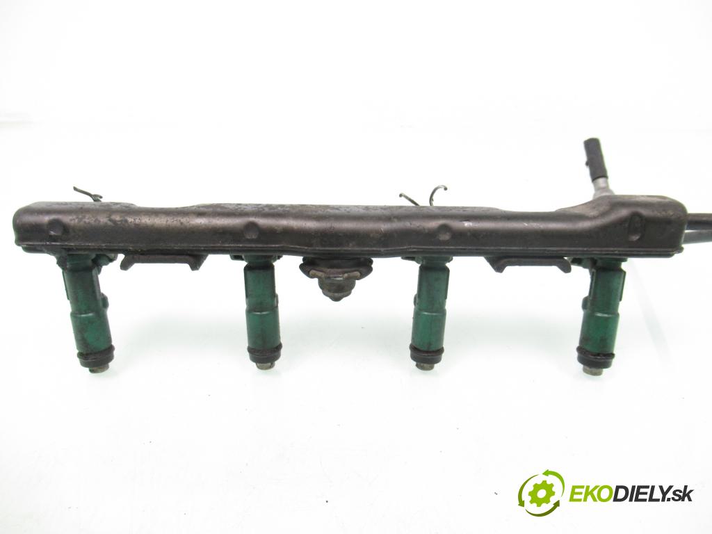 TOYOTA YARIS VERSO (_P2_) MINIVAN 2003 62,00 1.3 84 - 2NZ-FE 1299,00 Lišta vstrekovacia 2325021020 (Vstrekovacia lišta)