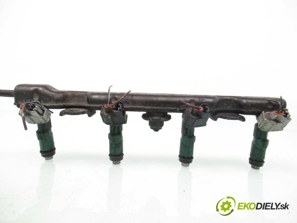 TOYOTA YARIS VERSO (_P2_) MINIVAN 2003 62,00 1.3 84 - 2NZ-FE 1299,00 Lišta vstrekovacia 2325021020 (Vstrekovacia lišta)