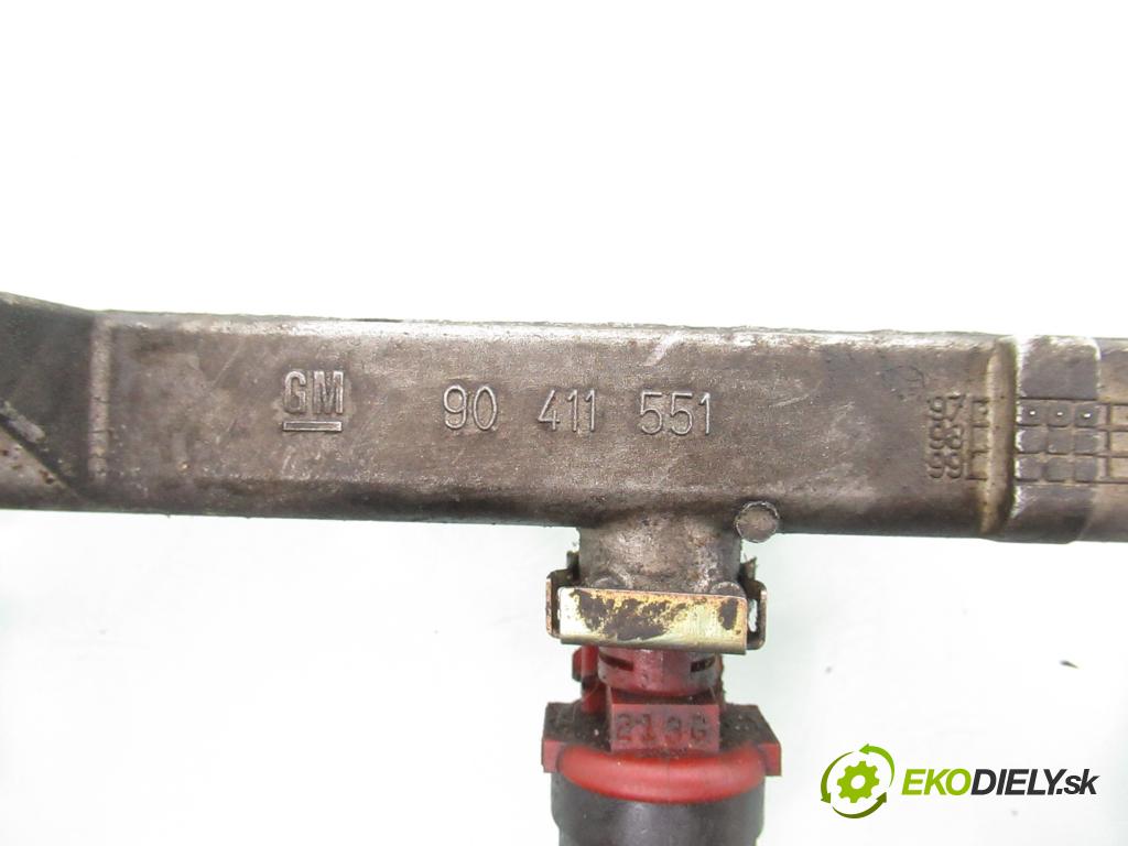 OPEL VECTRA B liftback (J96) LIFTBACK 1999 100,00 2.0 i 16V - C 20 SEL 1998,00 Lišta vstrekovacia 90411551 (Vstrekovacia lišta)