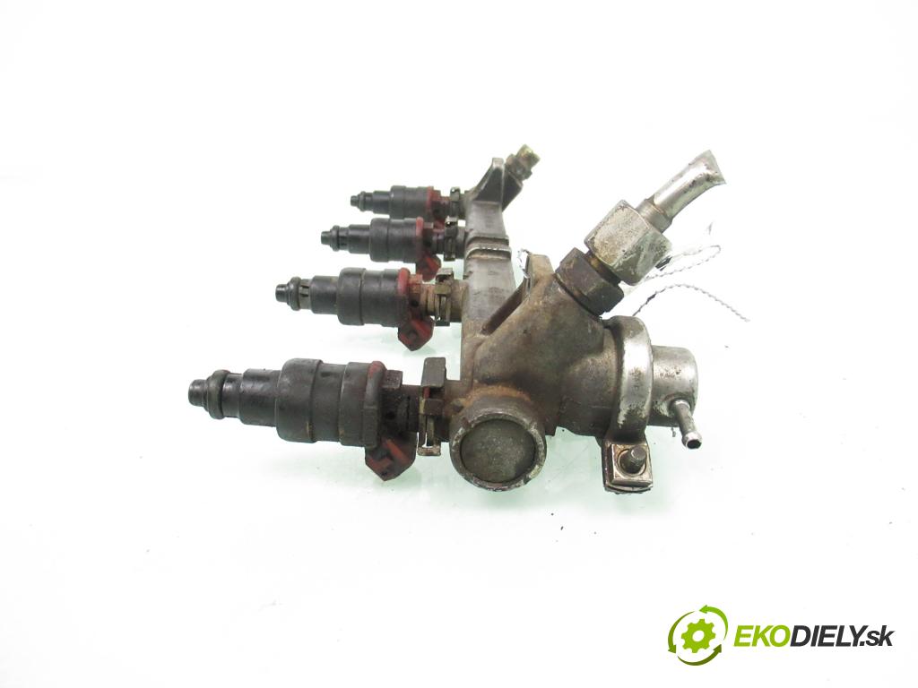 OPEL VECTRA B liftback (J96) LIFTBACK 1999 100,00 2.0 i 16V - C 20 SEL 1998,00 Lišta vstrekovacia 90411551 (Vstrekovacia lišta)