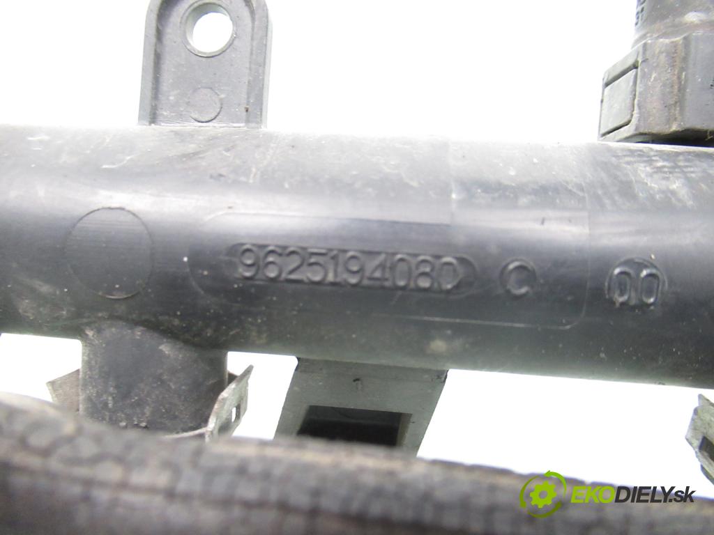 PEUGEOT 206 liftback (2A/C) HB 2000 55,00 1.4 75 - KFW 1360,00 Lišta vstrekovacia 9625194080 (Vstrekovacia lišta)