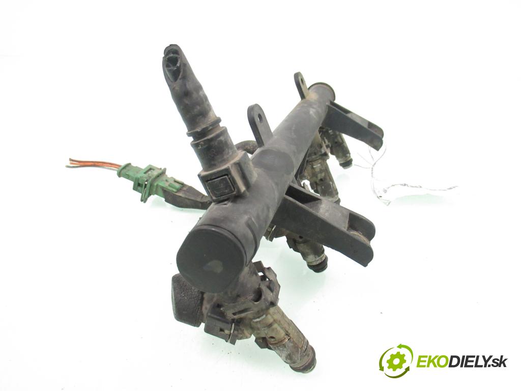 PEUGEOT 206 liftback (2A/C) HB 2000 55,00 1.4 75 - KFW 1360,00 Lišta vstrekovacia 9625194080 (Vstrekovacia lišta)