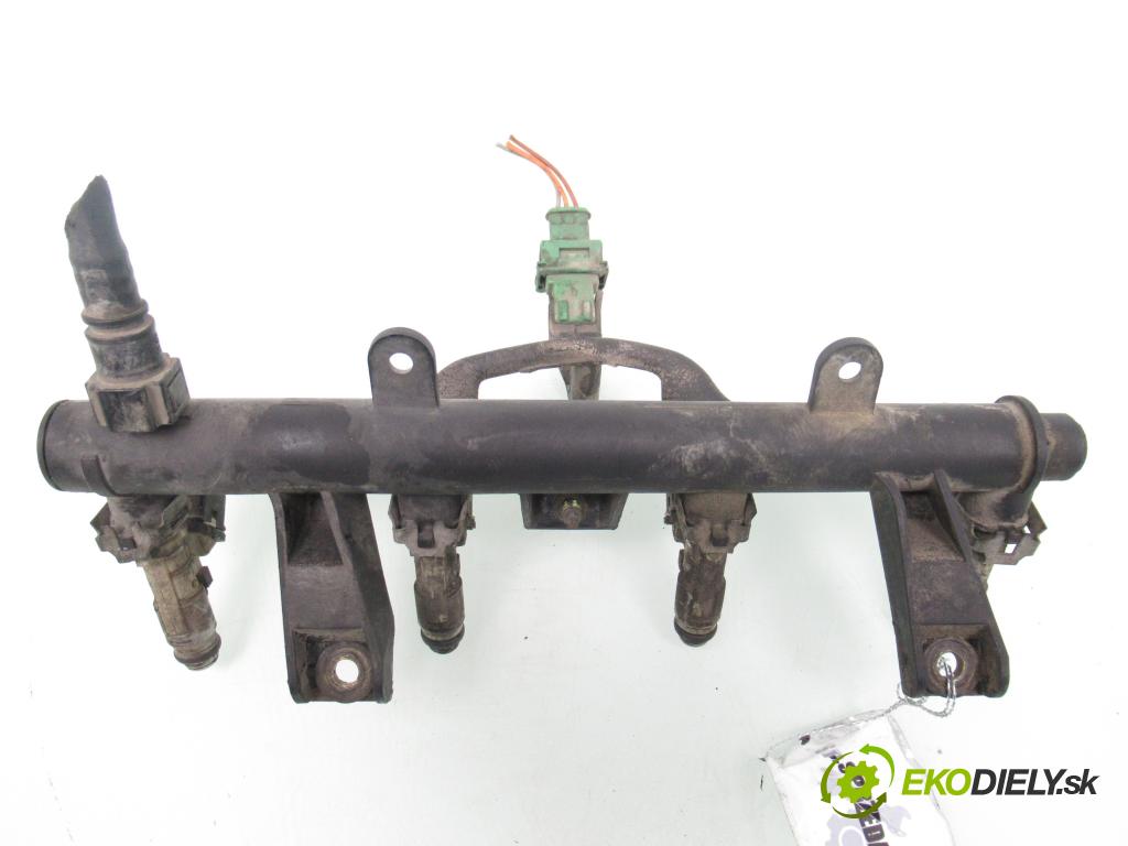 PEUGEOT 206 liftback (2A/C) HB 2000 55,00 1.4 75 - KFW 1360,00 Lišta vstrekovacia 9625194080 (Vstrekovacia lišta)