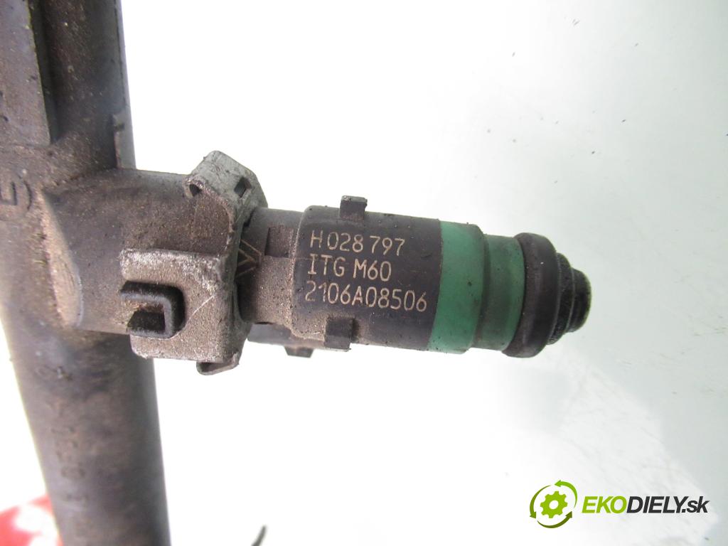 RENAULT SCENIC I (JA0/1_) MINIVAN 2002 102,00 2.0 16V 139 - F4R 740 1998,00 lišta vstřikovací 7700107405 ; 7700112777 ; H028797 (Vstřikovací lišta)