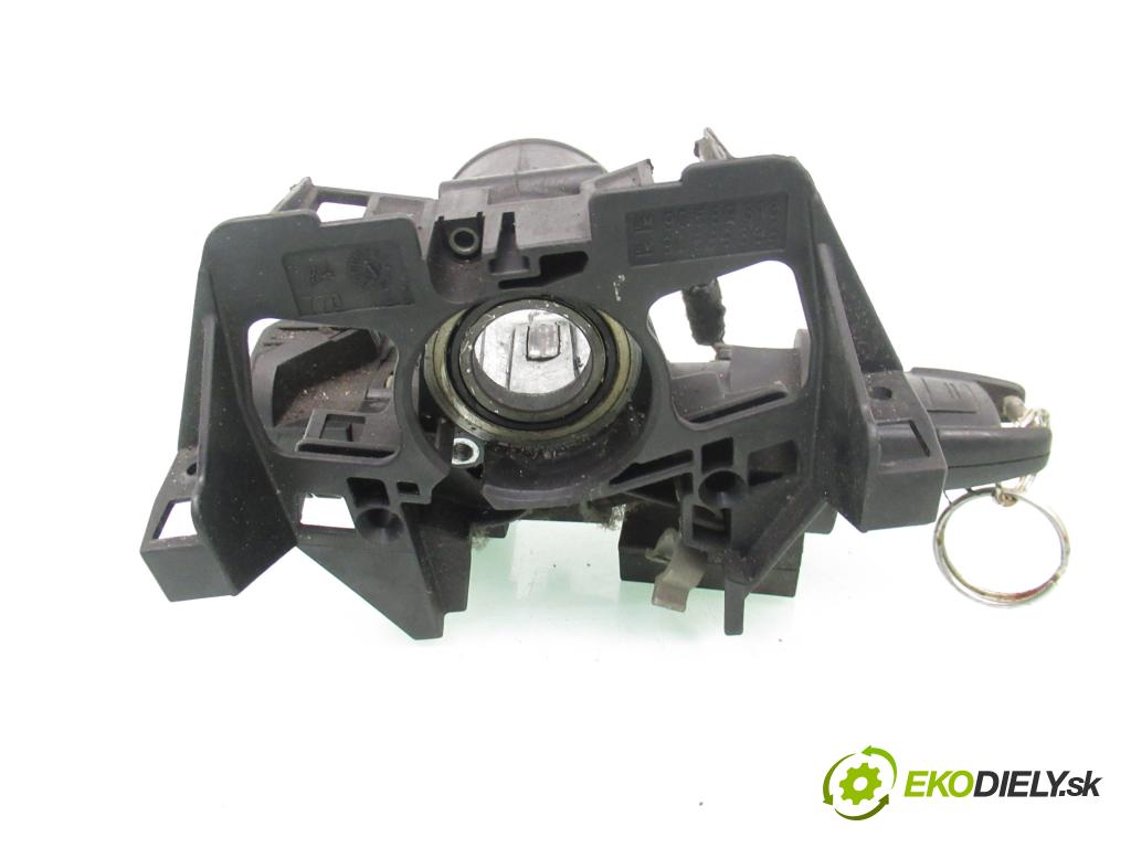 OPEL ASTRA G liftback (T98) HB 2005 66,00 1.4 16V - X 14 XE 1389,00 spinačka 90589313 ; 90589389 ; 24418927 (Spínacia skrinka)