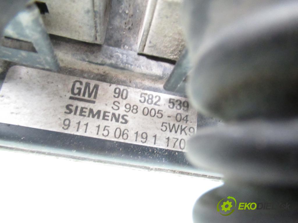 OPEL ZAFIRA A Nadwozie Wielkopojemne (MPV) (T98)  MINIVAN 2000 85,00 1.8 16V 116 - X 18 XE1 1796,00 Riadiaca jednotka Motor 90582539