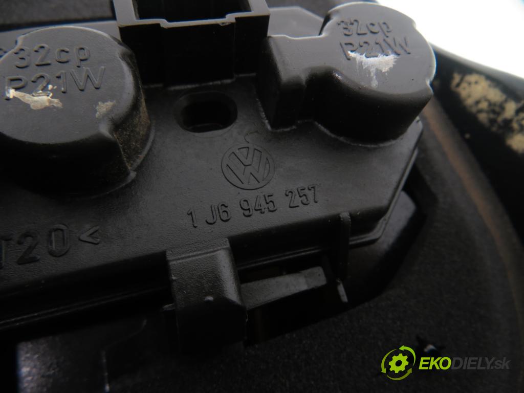 VW GOLF IV (1J1) HB 1998 74,00 1.6 - AKL 1595,00 světlo levé zadní 1J69451118 ; 1J6945257