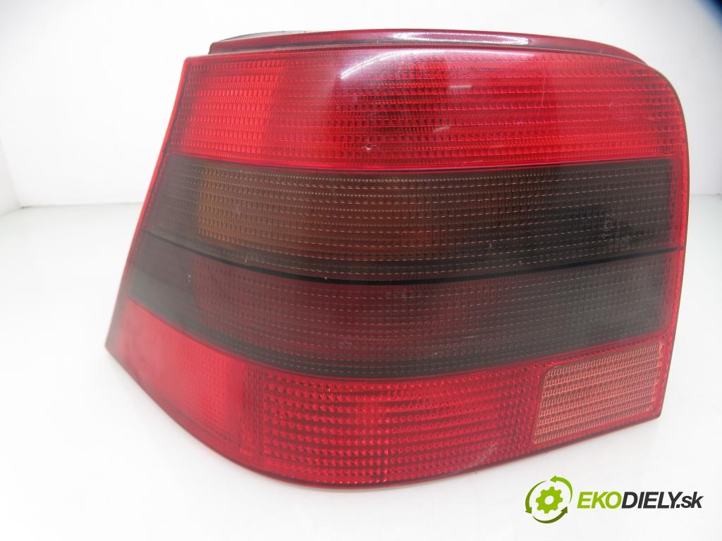 VW GOLF IV (1J1) HB 1998 74,00 1.6 - AKL 1595,00 světlo levé zadní 1J69451118 ; 1J6945257