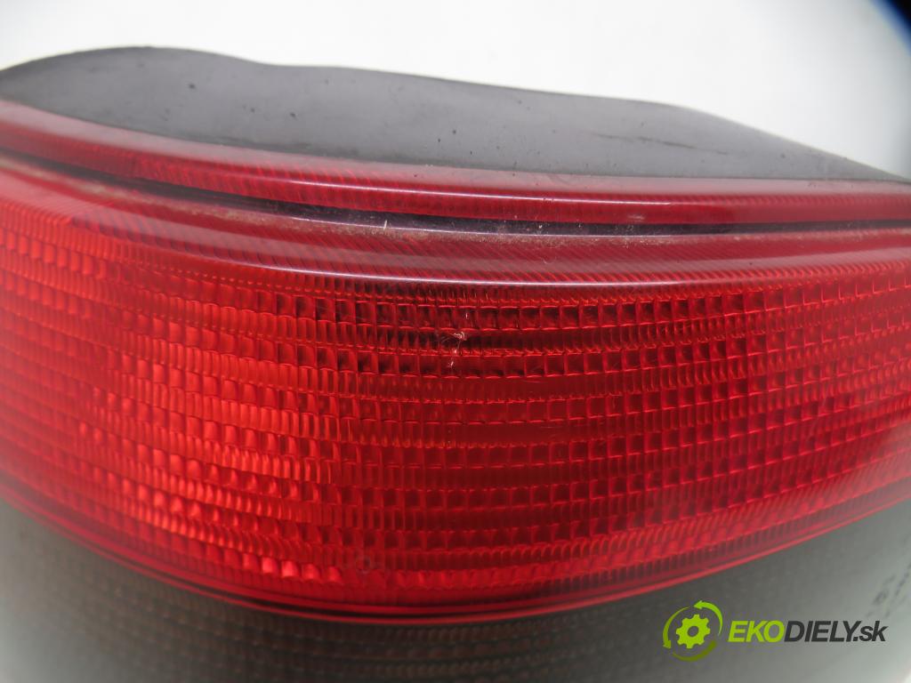 VW GOLF IV (1J1) HB 1998 74,00 1.6 - AKL 1595,00 světlo levé zadní 1J69451118 ; 1J6945257