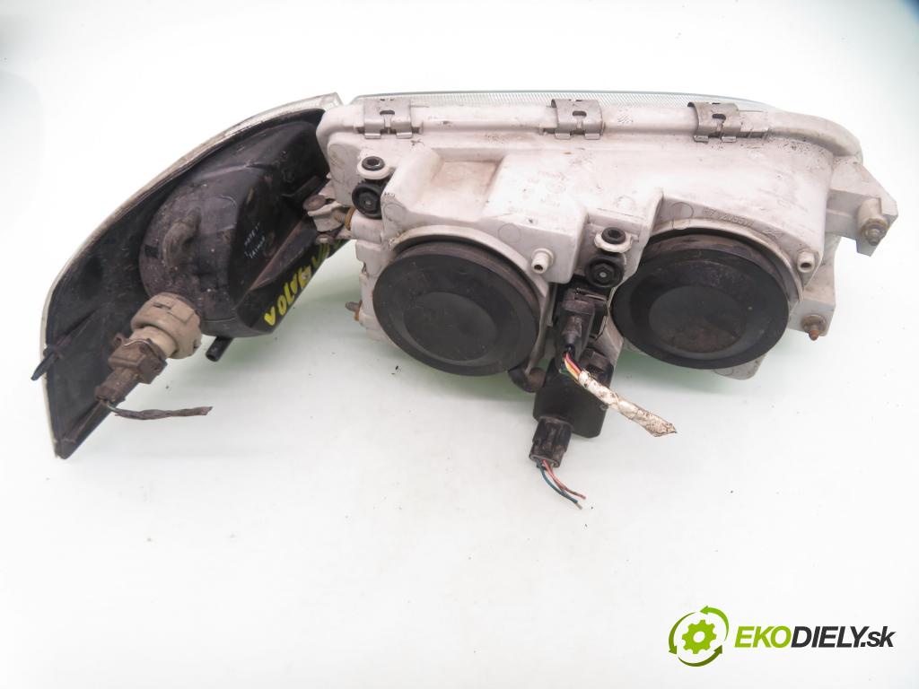 VOLVO V40 Kombi (645) KOMBI 2001 75,00 1.9 DI 102 - D 4192 T4 1870,00 Svetlo LP 7731109L