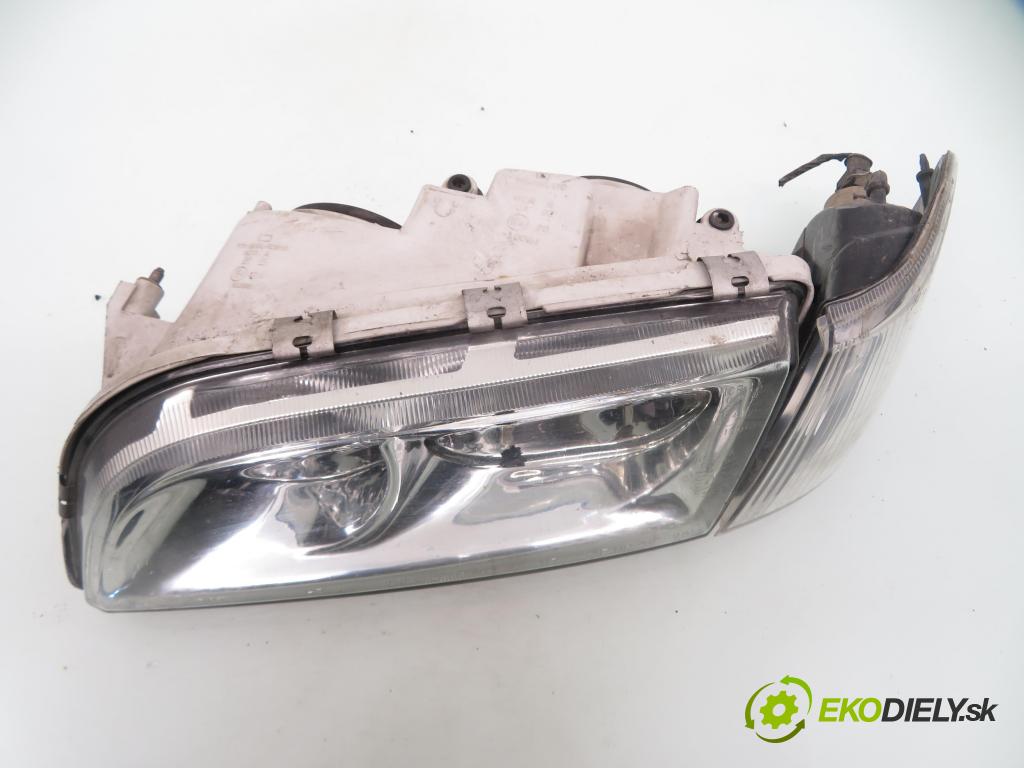 VOLVO V40 Kombi (645) KOMBI 2001 75,00 1.9 DI 102 - D 4192 T4 1870,00 Svetlo LP 7731109L