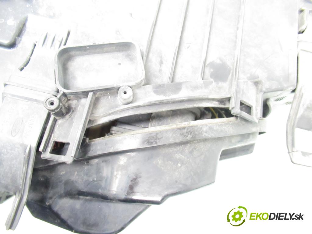 FORD FOCUS II (DA_, HCP) HB 2005 80,00 1.6 TDCi 109 - G8DA 1560,00 Svetlo PP 