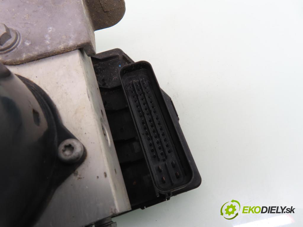 MERCEDES-BENZ CLK (C208) CABRIO 2000 142,00 230 Kompressor 193 - M 111.975 2295,00 Pumpa ABS 2025454732 ; A0034318212 ; 10020402214 (Pumpa ABS)