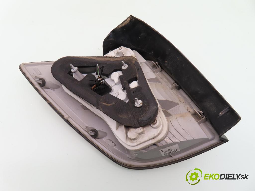 OPEL ASTRA H Kombi (A04) KOMBI 2007 85,00 1.6 - Z 16 XER 1598,00 Svetlo pravé zadné 13223674