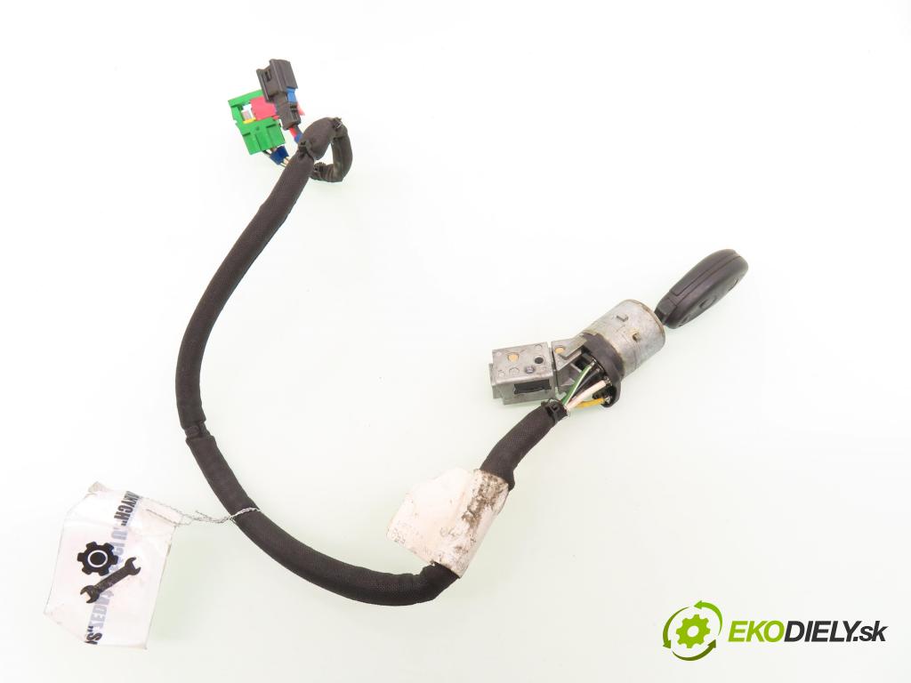 CITROEN C8 (EA_, EB_) VAN 2005 94,00 2.2 HDi - 4HW (DW12TED4) 2179,00 spinačka 36353100 (Spínacia skrinka)