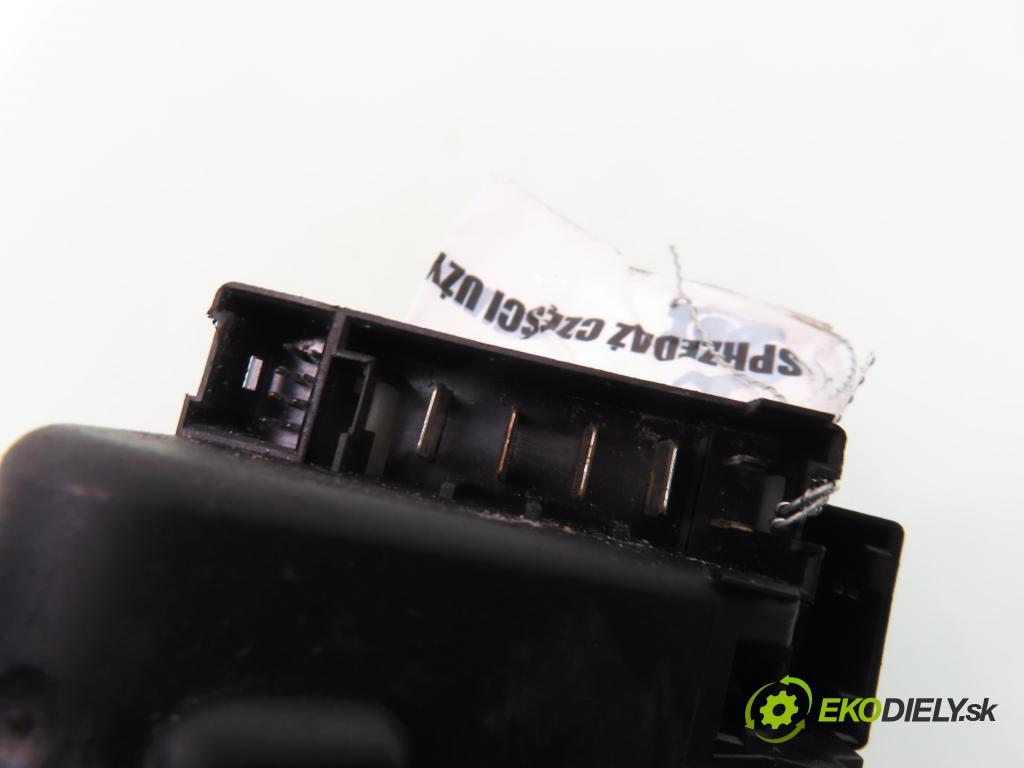 MERCEDES-BENZ CLK (C208) CABRIO 2000 142,00 230 Kompressor 193 - M 111.975 2295,00 spinačka 2105450208 (Spínacia skrinka)