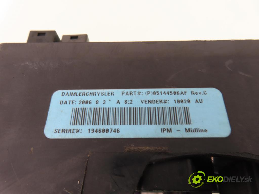 CHRYSLER VOYAGER IV (RG, RS) VAN 2007 128,00 3.3 - EGA 3301,00 Skrinka POJISTKY: 05144579AC ; P05144506AF