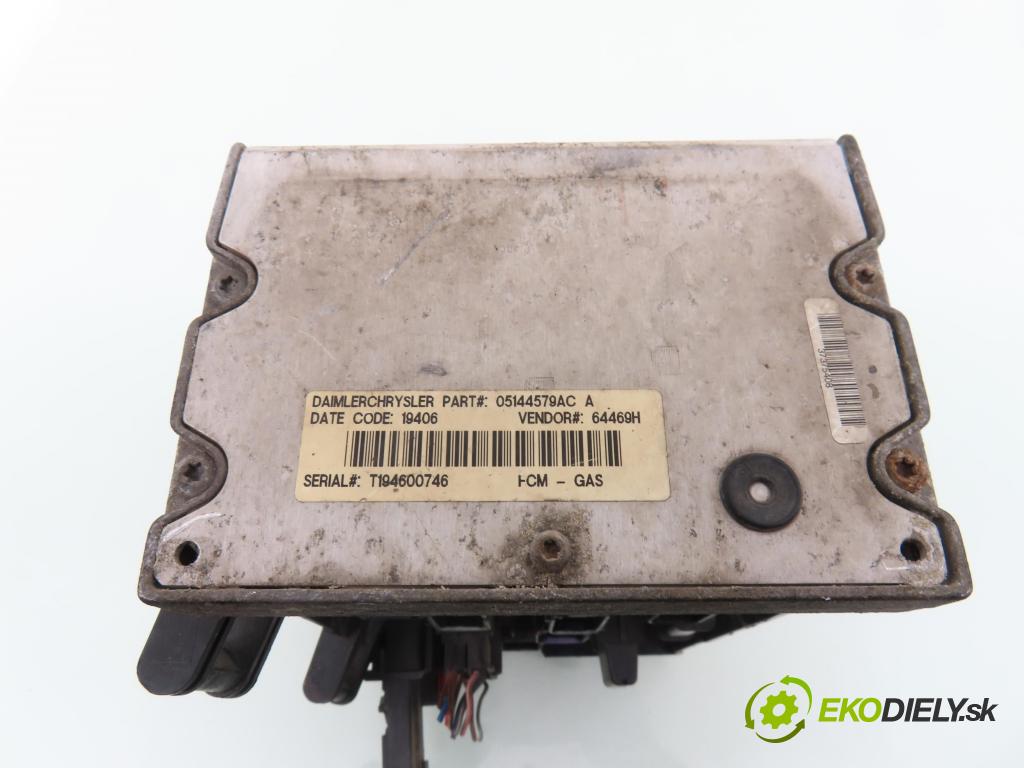 CHRYSLER VOYAGER IV (RG, RS) VAN 2007 128,00 3.3 - EGA 3301,00 Skrinka POJISTKY: 05144579AC ; P05144506AF