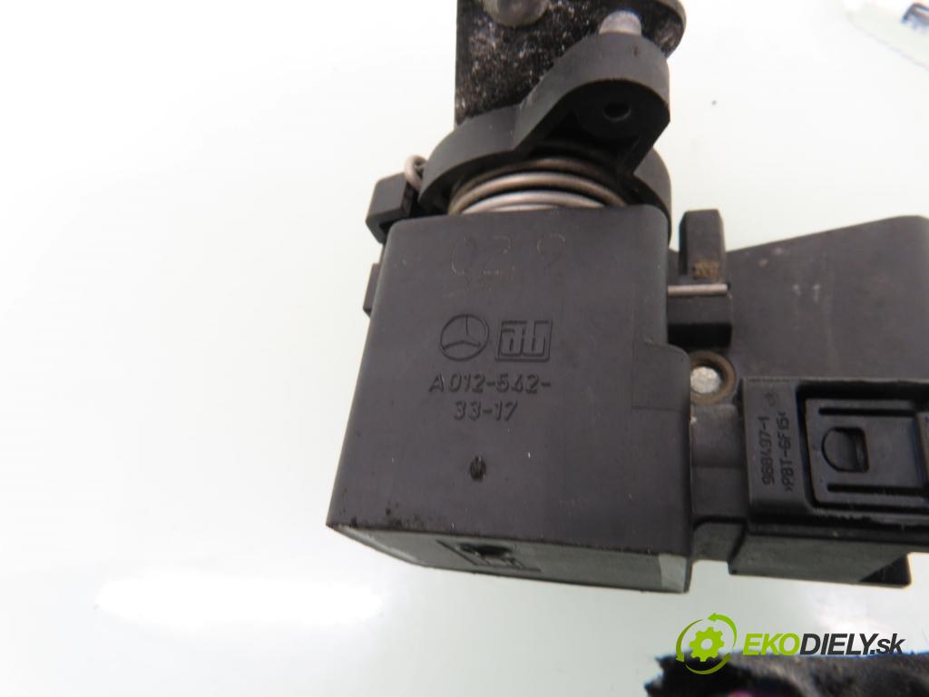 MERCEDES-BENZ CLK (C208) CABRIO 2000 142,00 230 Kompressor 193 - M 111.975 2295,00 Potenciometer plynu A0125423317 (Potenciometer plynového pedálu)