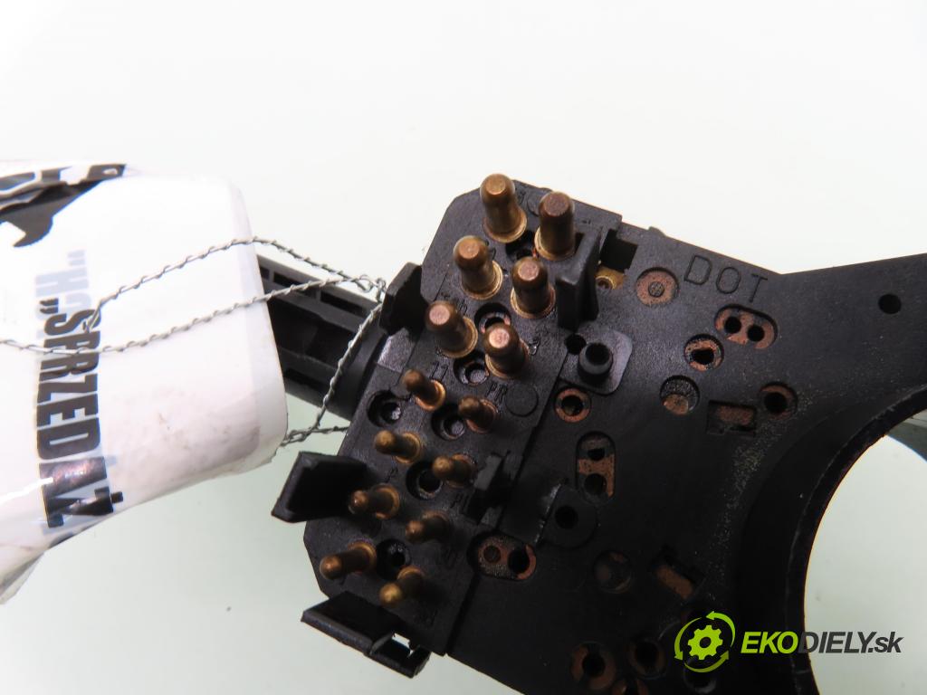 AUDI A4 (8D2, B5) SEDAN 1995 92,00 1.8 - ADR 1781,00 páčka/prepínač 4D0953513 ; 4D0953513A