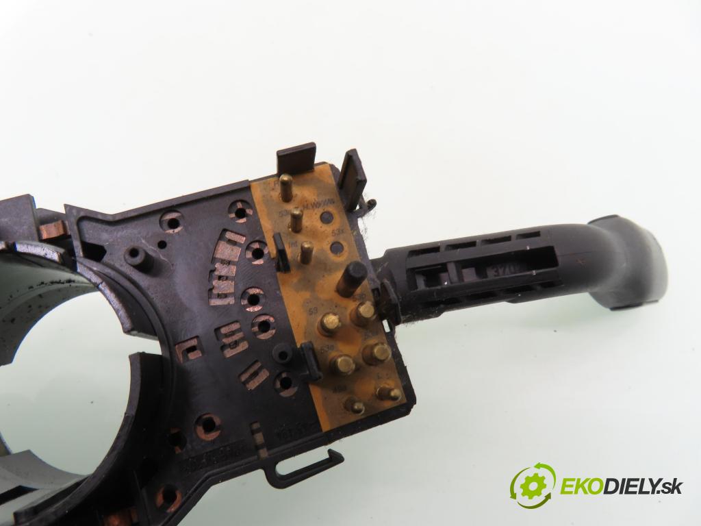 AUDI A4 (8D2, B5) SEDAN 1995 92,00 1.8 - ADR 1781,00 páčka/prepínač 4D0953513 ; 4D0953513A