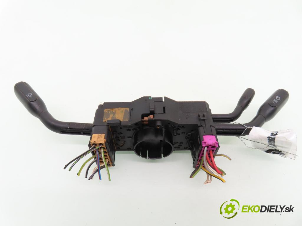 AUDI A4 (8D2, B5) SEDAN 1995 92,00 1.8 - ADR 1781,00 páčka/prepínač 4D0953513 ; 4D0953513A