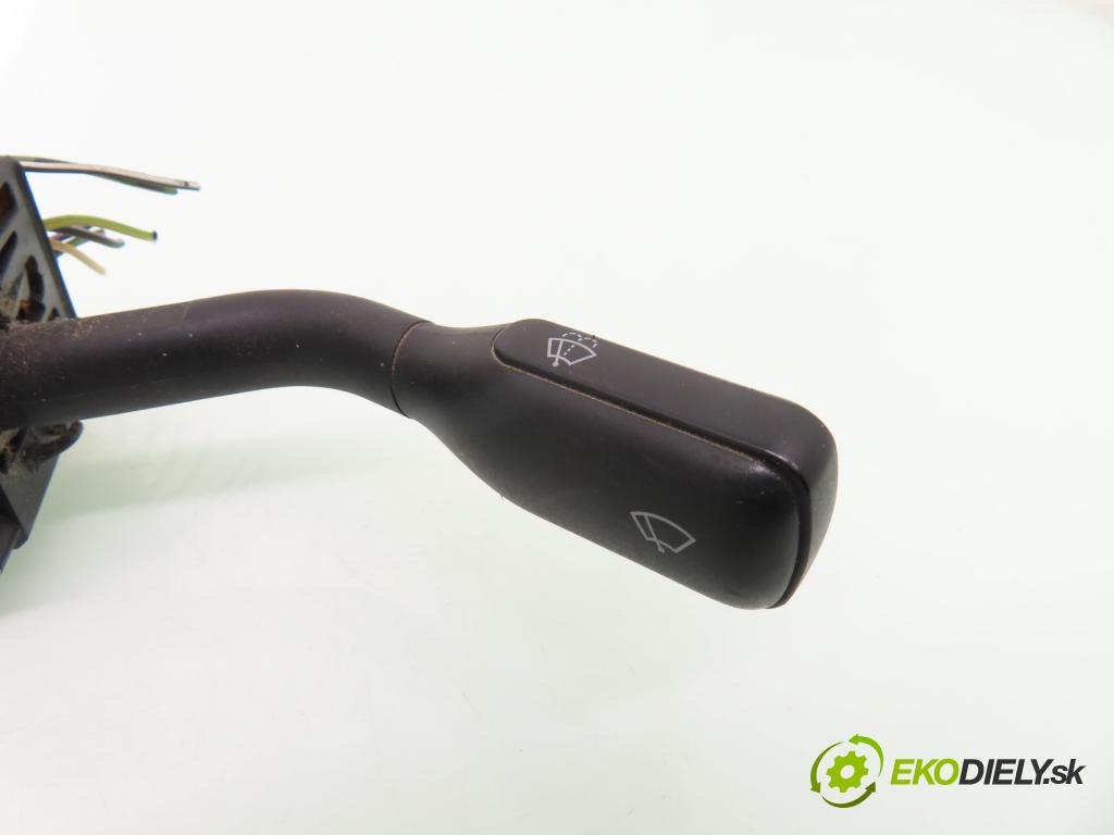 AUDI A4 (8D2, B5) SEDAN 1995 92,00 1.8 - ADR 1781,00 páčka/prepínač 4D0953513 ; 4D0953513A