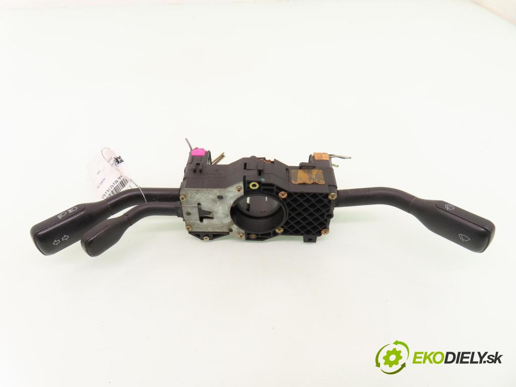 AUDI A4 (8D2, B5) SEDAN 1995 92,00 1.8 - ADR 1781,00 páčka/prepínač 4D0953513 ; 4D0953513A