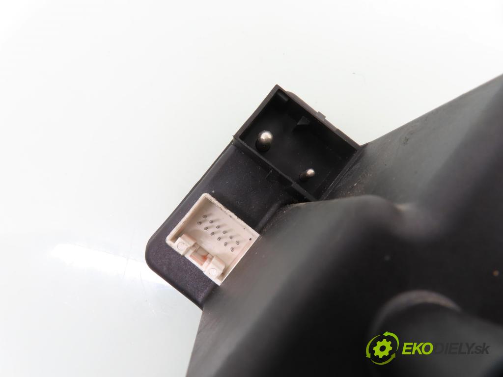 AUDI A4 (8D2, B5) SEDAN 1995 92,00 1.8 - ADR 1781,00 pumpa zámku centrálneho 4A0862257A