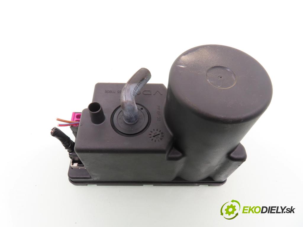 AUDI A4 (8D2, B5) SEDAN 1995 92,00 1.8 - ADR 1781,00 pumpa zámku centrálneho 4A0862257A