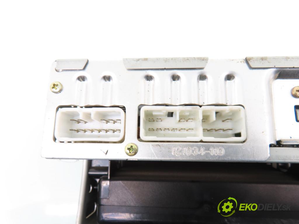 TOYOTA YARIS (_P1_) HB 2000 50,00 1.0 VVT- i 68 - 1SZ-FE 998,00 RADIO Modul 8612052010