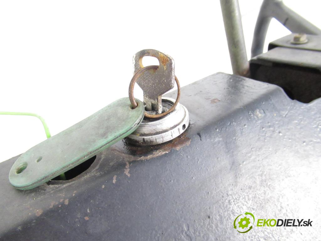 ALLIS-CHALMERS ACPD100 24 2PS WÓZEK WIDLOWY/SZTAPLARKA 1980 1,00 Allis-Chalmers DIESEL R4 1,00 hřídel tyč volantu  (Tyč řízení (volantu))