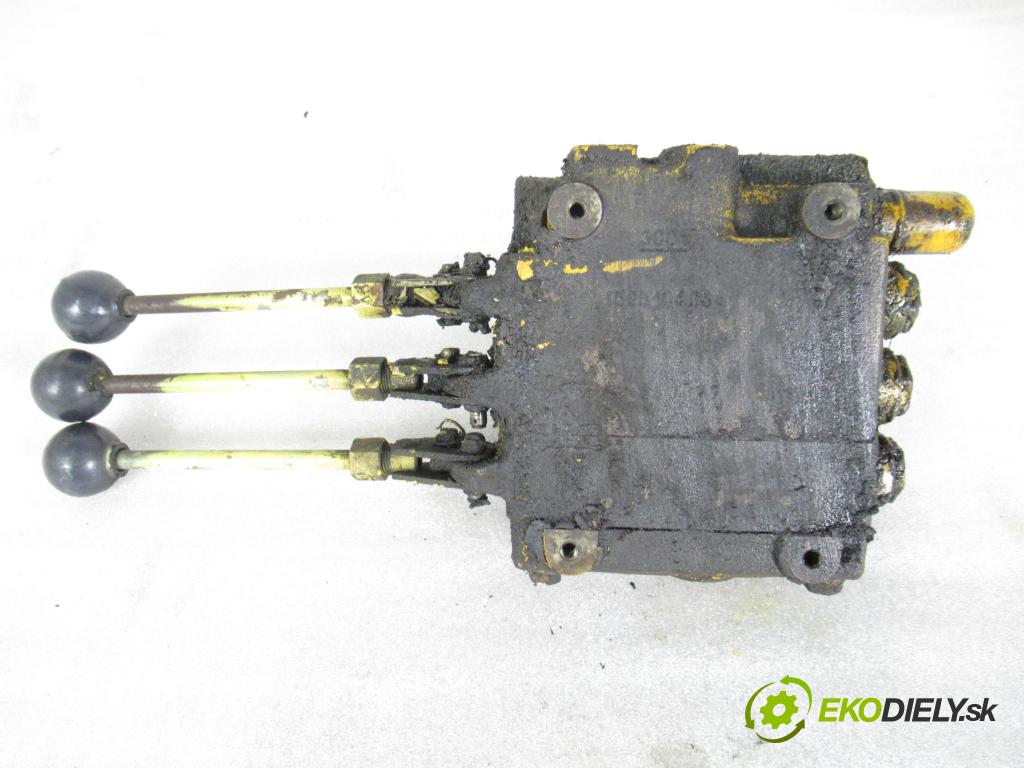 ALLIS-CHALMERS ACPD100 24 2PS WÓZEK WIDLOWY/SZTAPLARKA 1980 1,00 Allis-Chalmers DIESEL R4 1,00 rozdělovač hydraulický  (Rozdělovač)