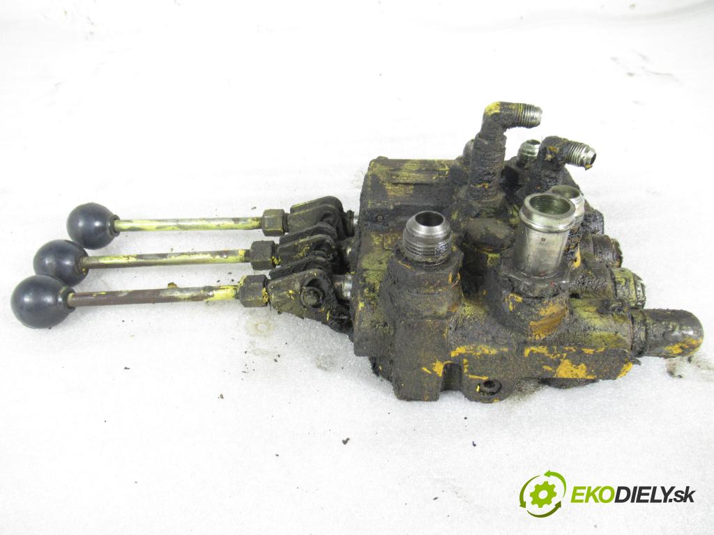 ALLIS-CHALMERS ACPD100 24 2PS WÓZEK WIDLOWY/SZTAPLARKA 1980 1,00 Allis-Chalmers DIESEL R4 1,00 Rozdeľovač hydraulický  (Rozdeľovač)